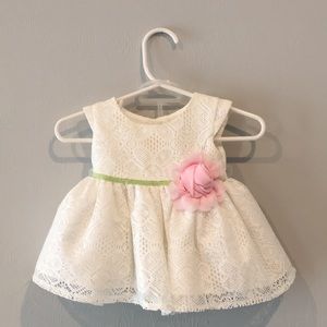 George | NWOT White Lace Rose Dress 🌹| New Born